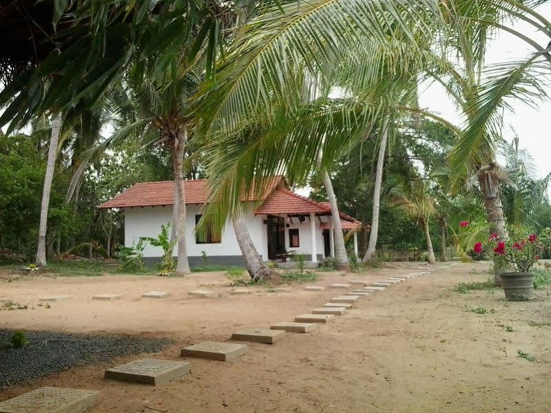 Chillenjoy Cabanas & Restaurant Tangalle Exterior photo
